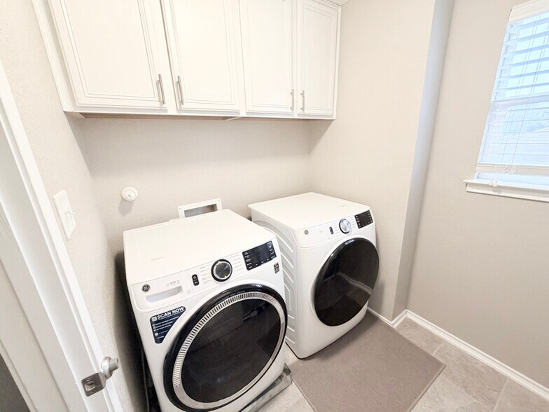 Building Photo - 4407 Bay Shore