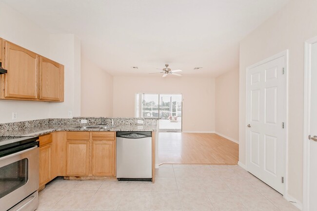 Building Photo - LEASING INCENTIVE!!!!!Gorgeous 3 Bed Townh...