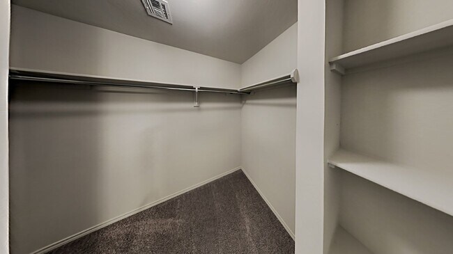 Building Photo - Very Nice 4 Bedroom 2 Bath Home in Yukon Schools