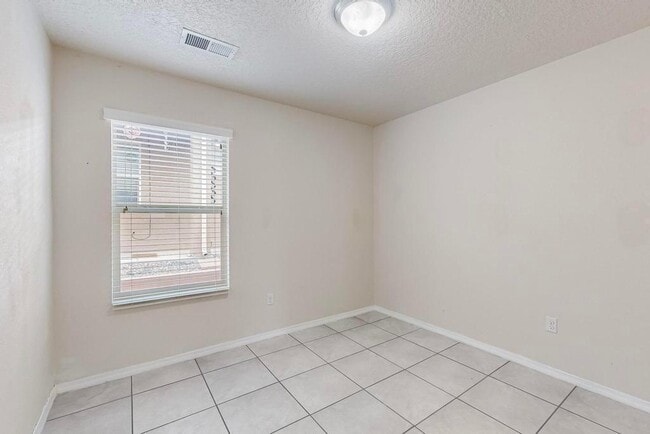 Building Photo - 1131 Desert Sunflower Dr NE