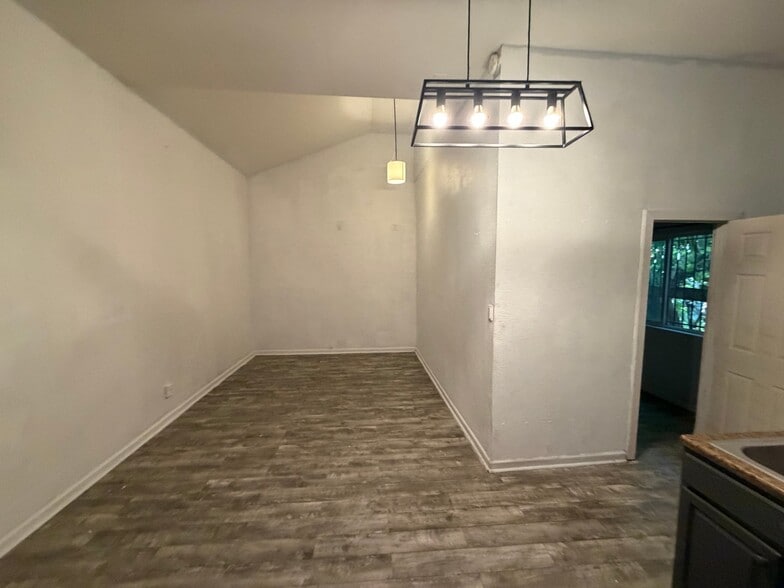 Building Photo - 6602 Gramercy St