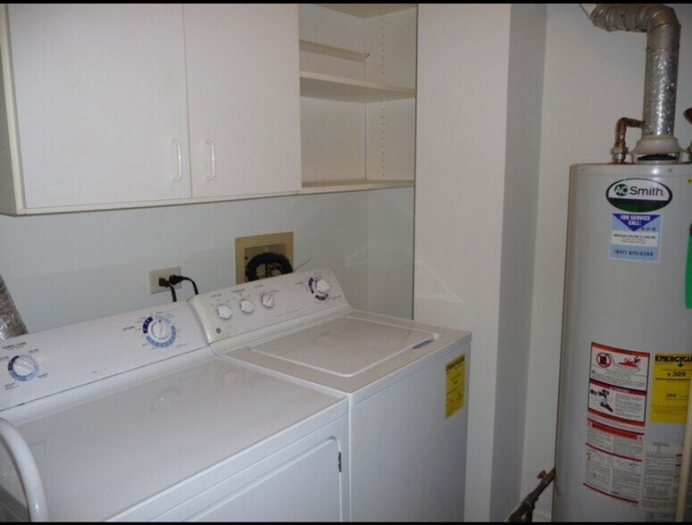 Building Photo - 1335 Cromwell Ct