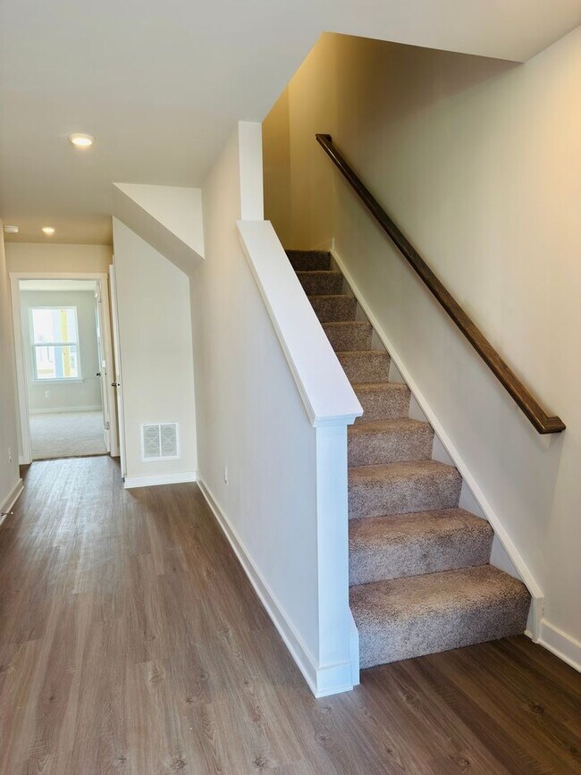 Building Photo - Brand New 4 Bed 3.5 Bath End Unit Townhome in Inwood