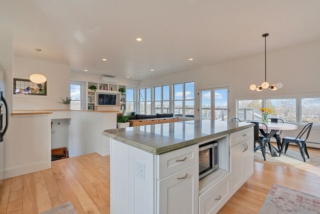 Building Photo - Stunning 4 Bed 2.5 Bath Steps from Willards Beach UNFURNISHED