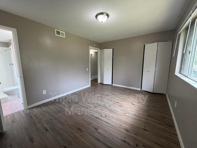 Building Photo - 11050 Linnell Dr