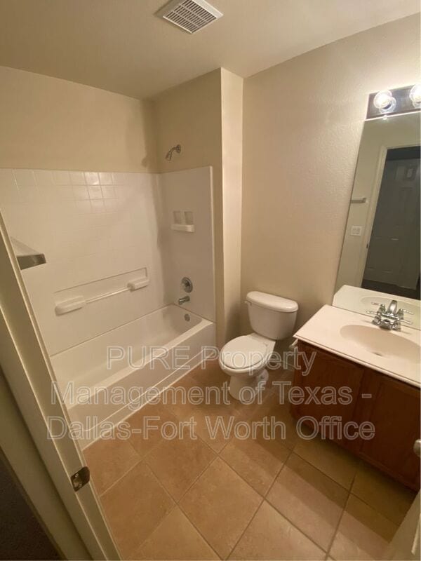 Building Photo - 2734 Hyde Park Dr
