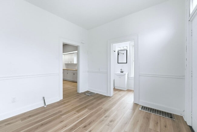 Building Photo - Move-In Ready with Bonus Storage Space!