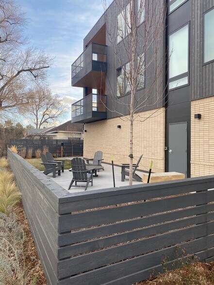 Building Photo - 2718 Pine St