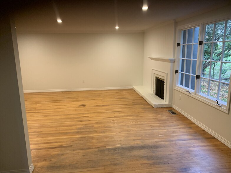 Building Photo - 1760 SW 90th Ave