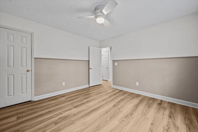 Building Photo - 43 S Lakeshore Dr