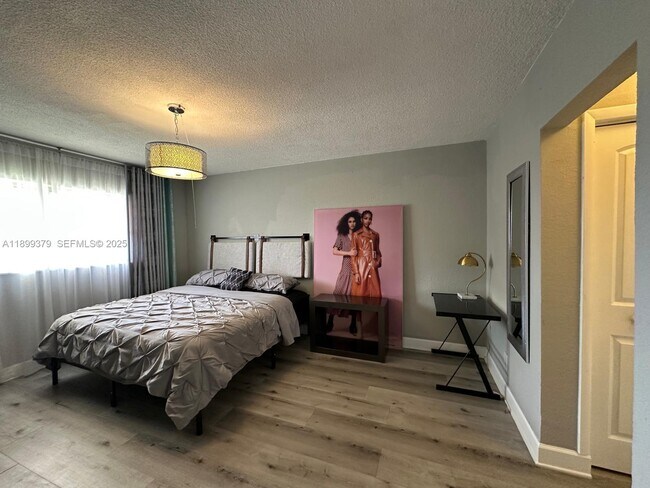 Building Photo - 20201 NE 29th Ct