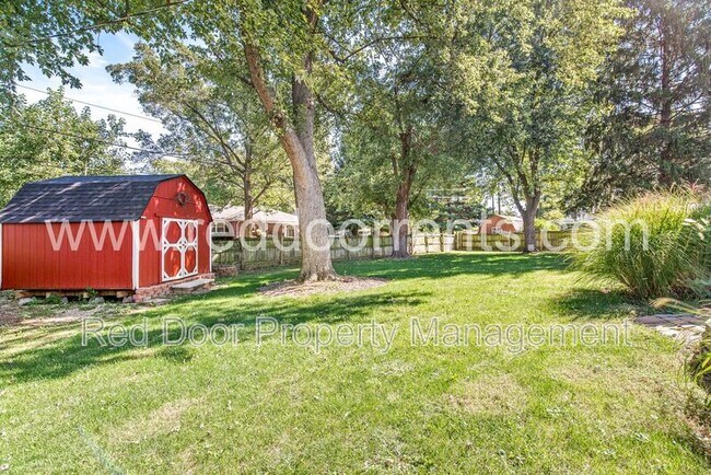 Building Photo - 8635 Bishops Ln
