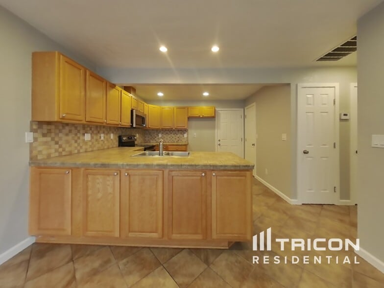 Building Photo - 1209 Almondwood Dr