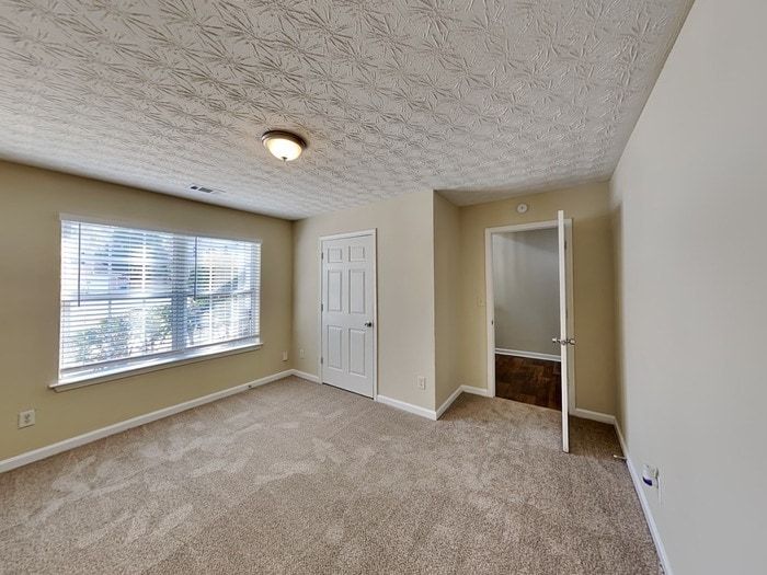 Building Photo - 320 Lake Royale Pl