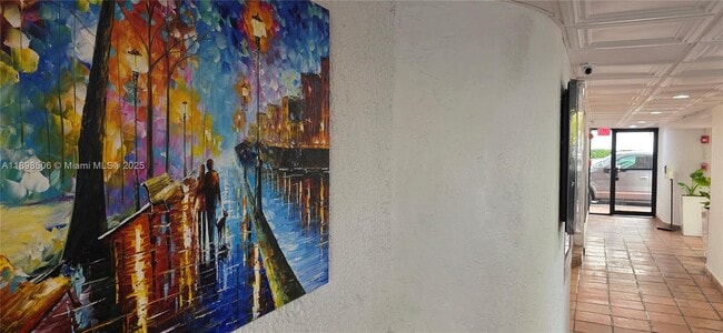 Building Photo - 1650 NE 115th St