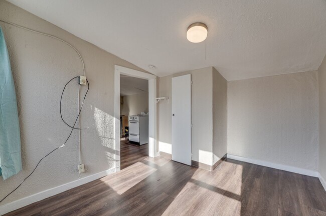 Building Photo - 1111 E Flint St