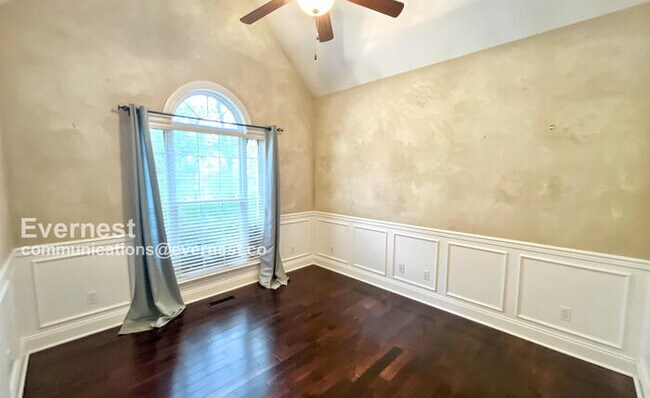 Building Photo - 607 Castle Dr