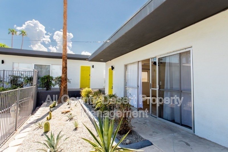 Building Photo - 46075 Ocotillo Dr