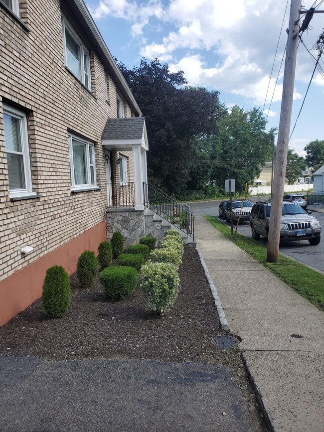 Building Photo - 28 Sampson St