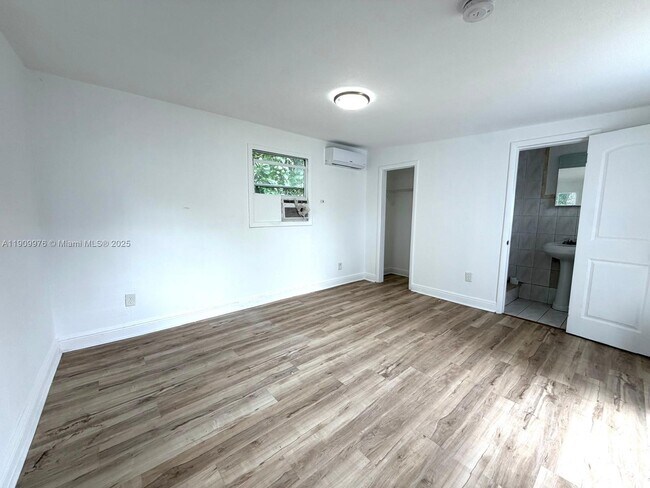 Building Photo - 1060 NW 116th St