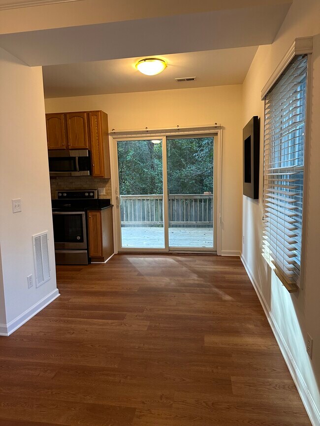 Building Photo - 854 Redwood Trail