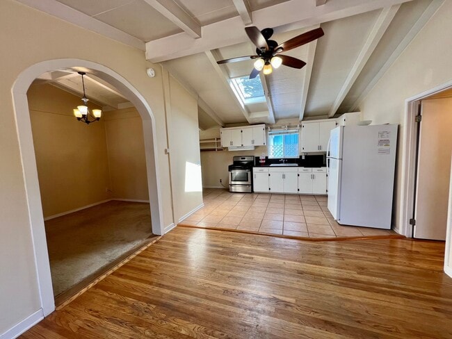 Building Photo - Archer Manor - Apply NOW!!