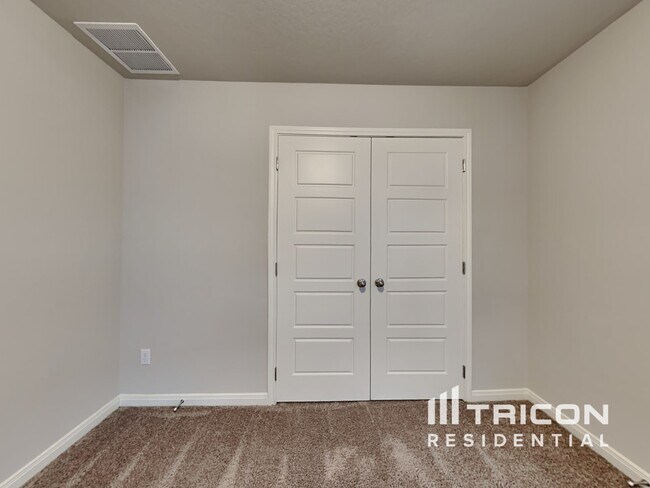 Building Photo - 13611 Emerson Way Saint Hedwig TX