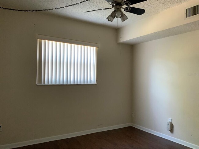 Building Photo - 2525 W Bay Dr
