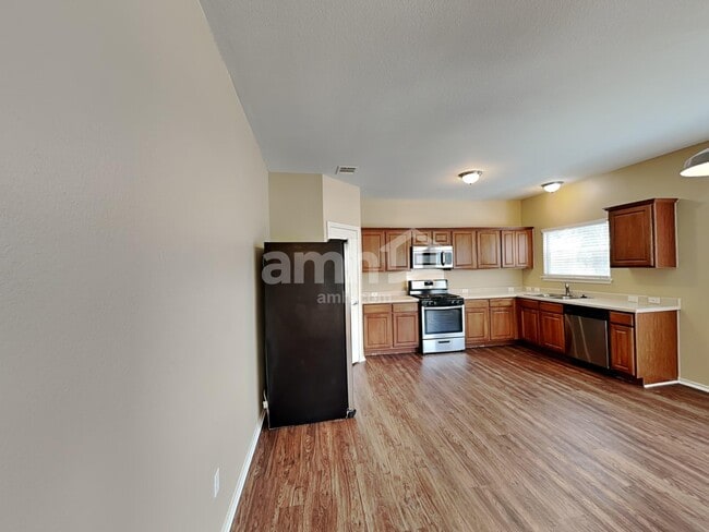 Building Photo - 149 Ashwood N