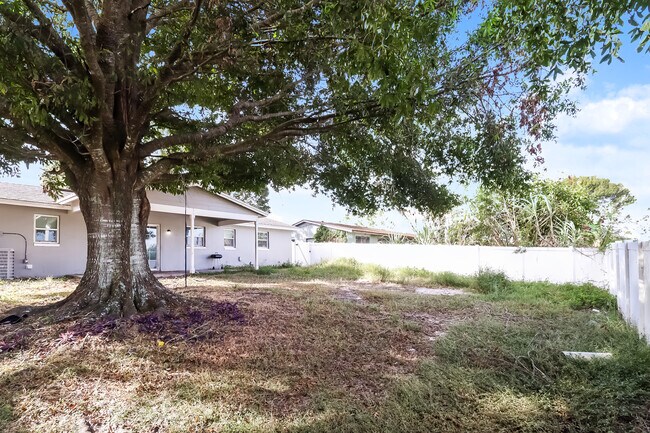 Building Photo - 4705 King Cole Blvd