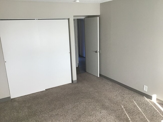 Building Photo - 2563 Irving Ct