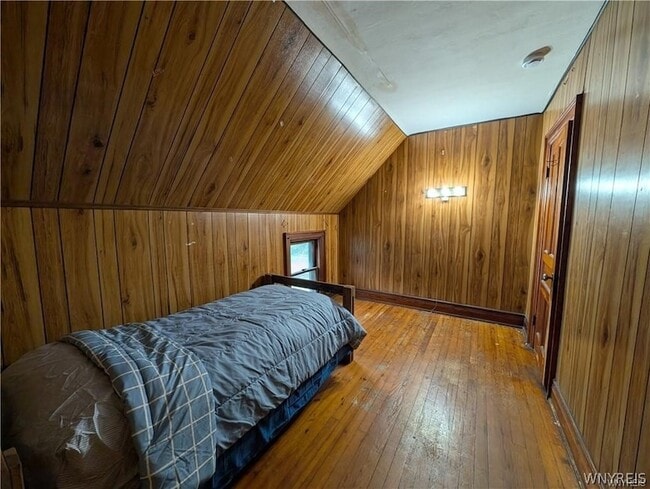 Building Photo - 325 Box Ave (Upper) Avenue Unit