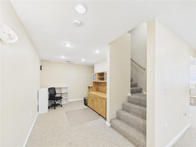 Building Photo - 23 Beechwood Hollow