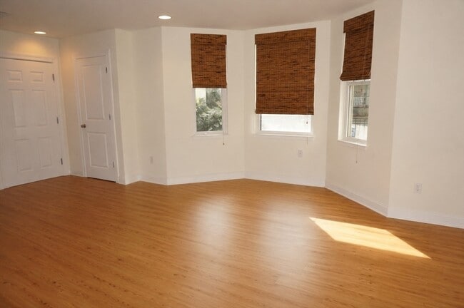 Building Photo - 4048 Washington St