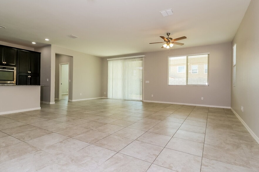 Building Photo - 16905 W Woodlands Ave
