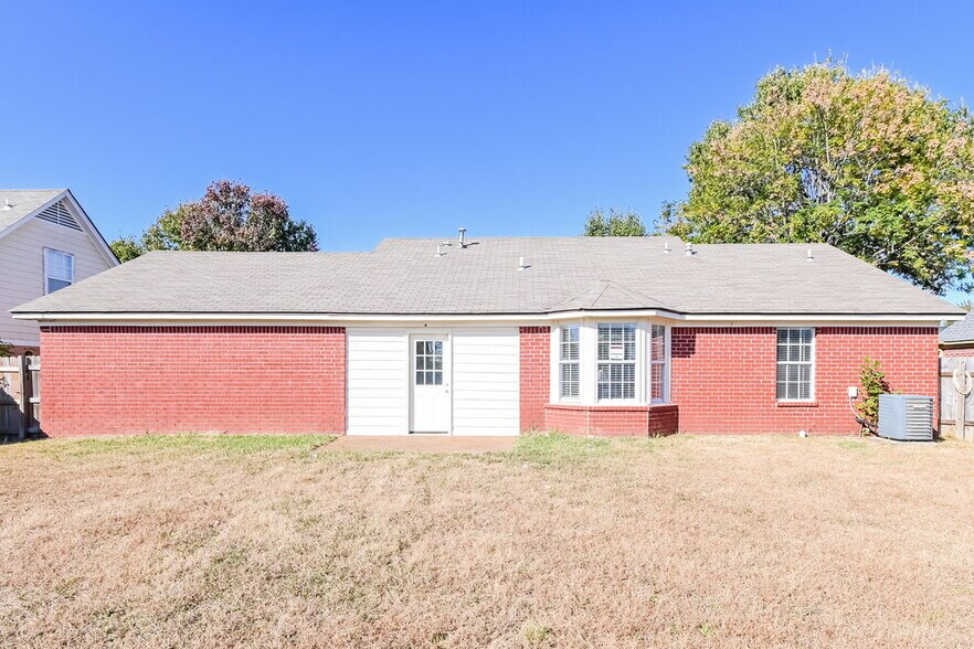 Building Photo - 4185 Shadow Oaks Dr