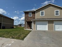 Building Photo - Welcome to Comfortable Living – Spacious, Pet-Friendly Home with Great Amenities