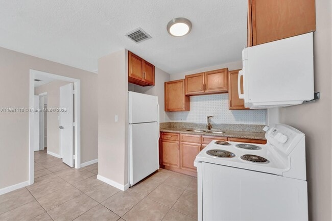 Building Photo - 2610 Riverland Dr