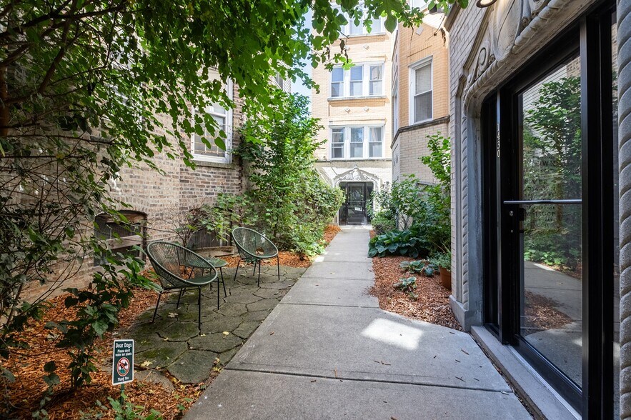 Building Photo - 1430 N Maplewood Ave