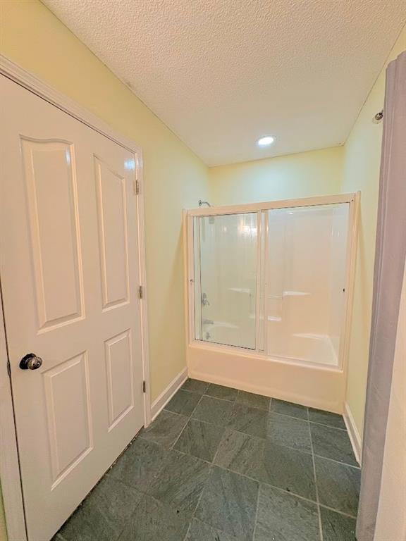 Building Photo - 2939 Rivercrest Dr