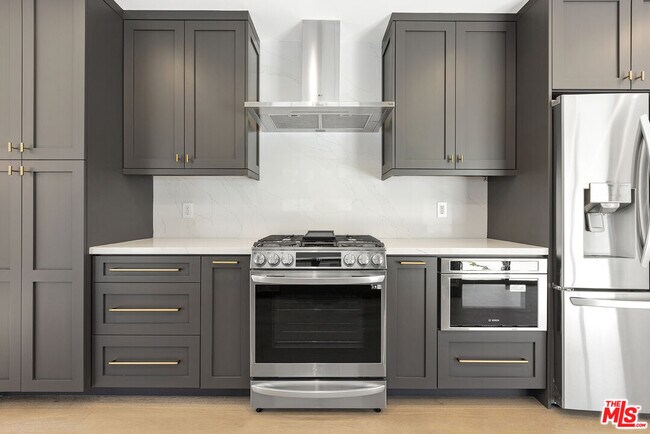 Building Photo - 5000 Noeline Ave