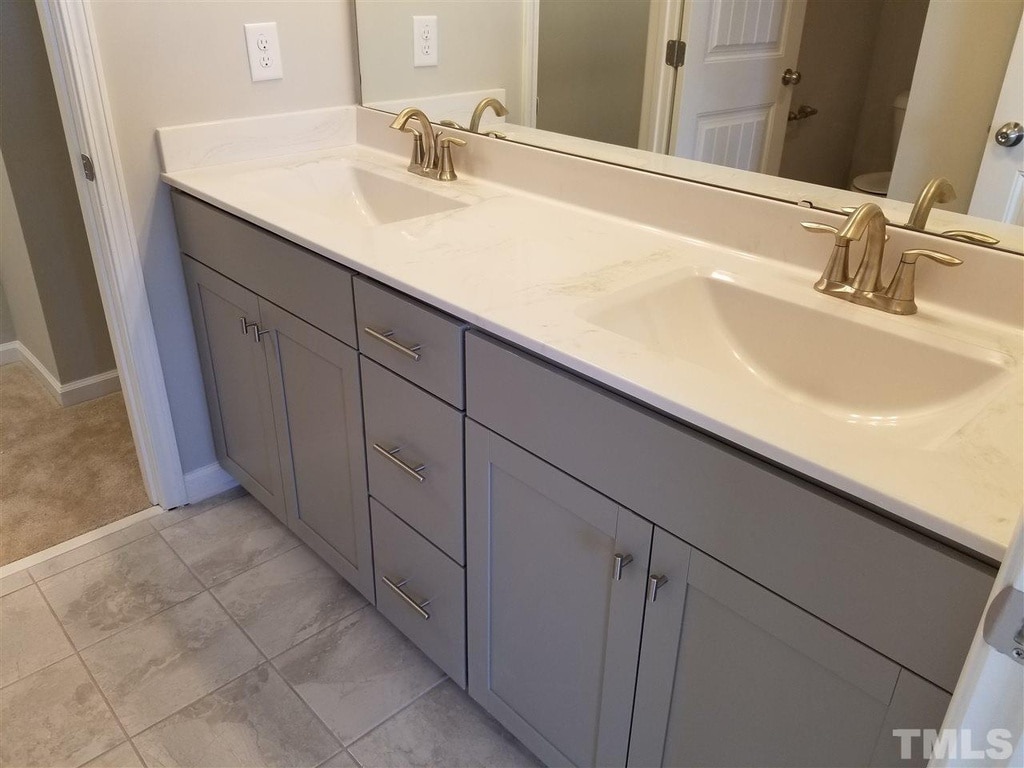Master Bath Counter - 6647 Perry Creek Rd
