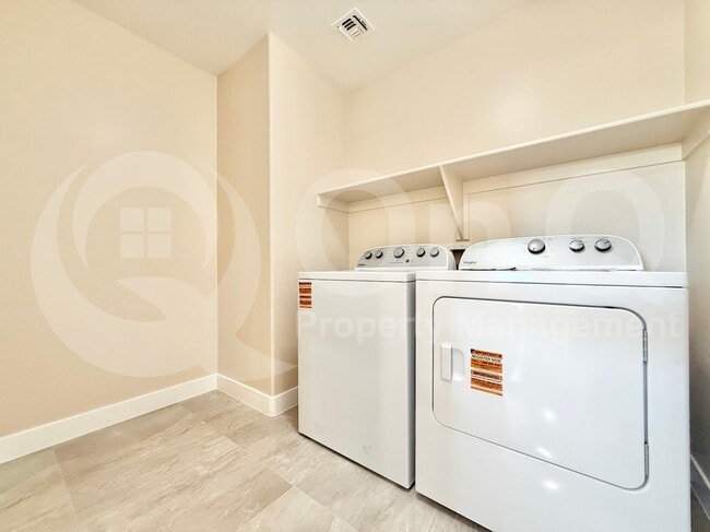 Building Photo - 10631 E Sunflower Ln