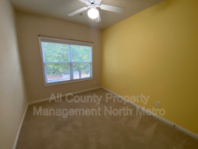 Building Photo - 2875 Cross Creek Dr