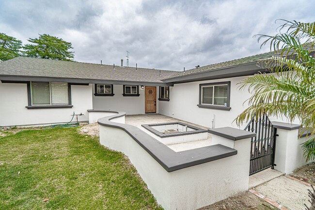 Building Photo - Upgraded 3 Bedroom Rental Home in Canyon C...