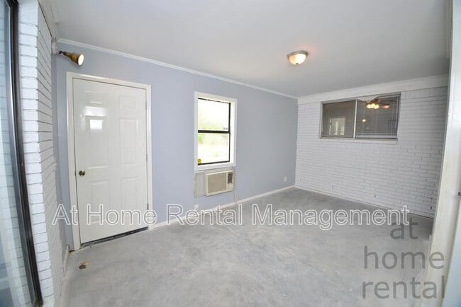 Building Photo - 3821 S 93rd E Ave