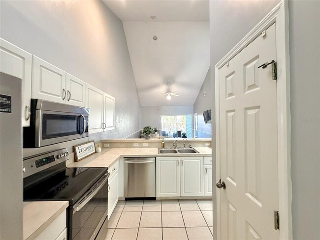 Building Photo - 13200 W Newberry Rd