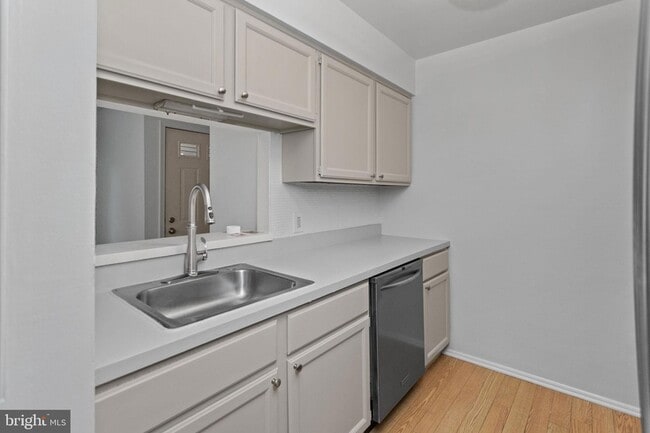Building Photo - 36 Gena Ct