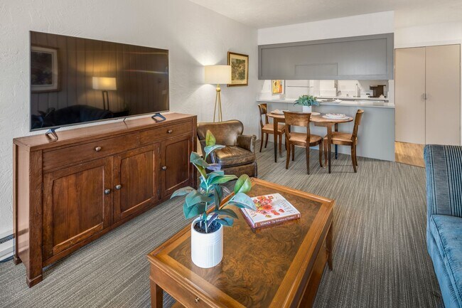 Building Photo - Downtown Furnished 1 Bed / 1 Bath Apartmen...