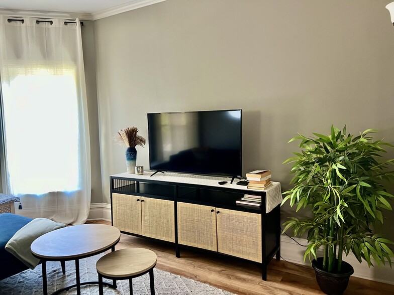 Living Room - 224 N Austin Blvd